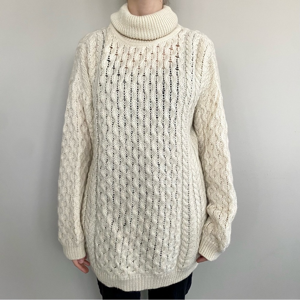 Aran Crafts Ireland 100% wool cable knit fisherman’s turtleneck sweater. 🤍